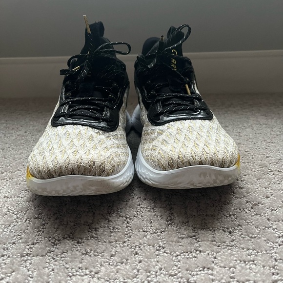 Under Armour Curry Flow Basketball Shoes - Picture 4 of 11